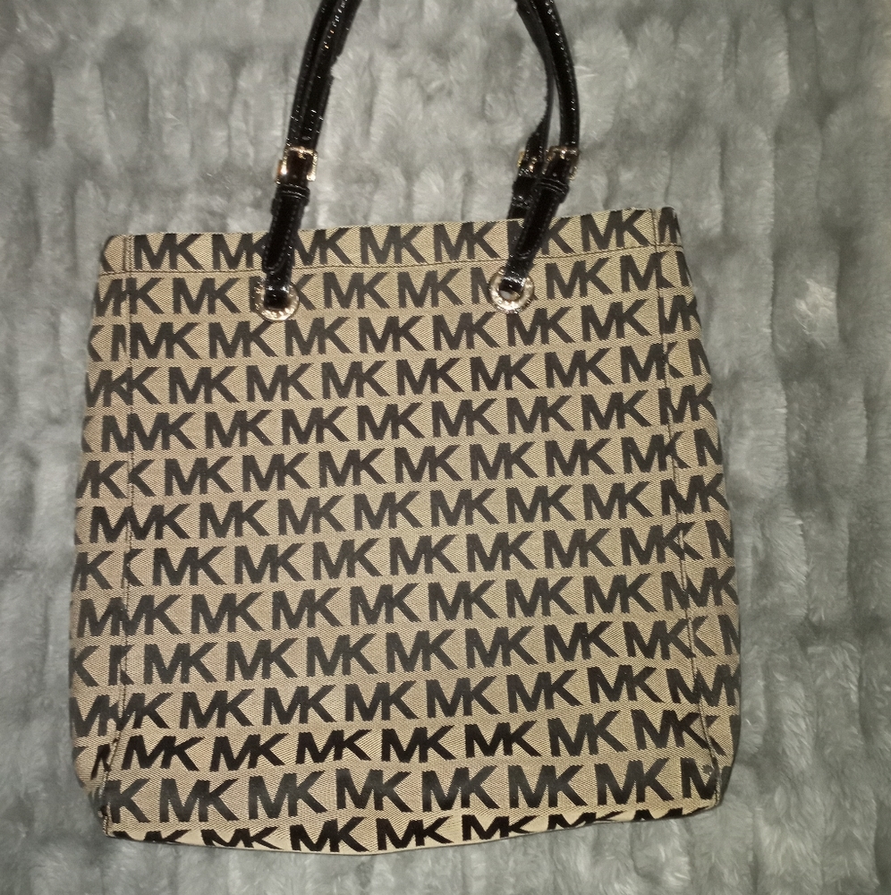 Michael Kors Beige Monogram MK Logo Tote Bag - Picture 6 of 13